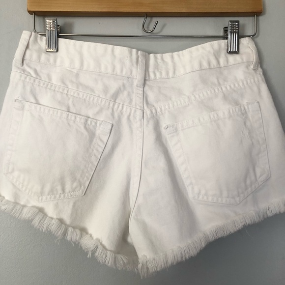 Forever21 distressed short/white size 27 - Picture 2 of 5